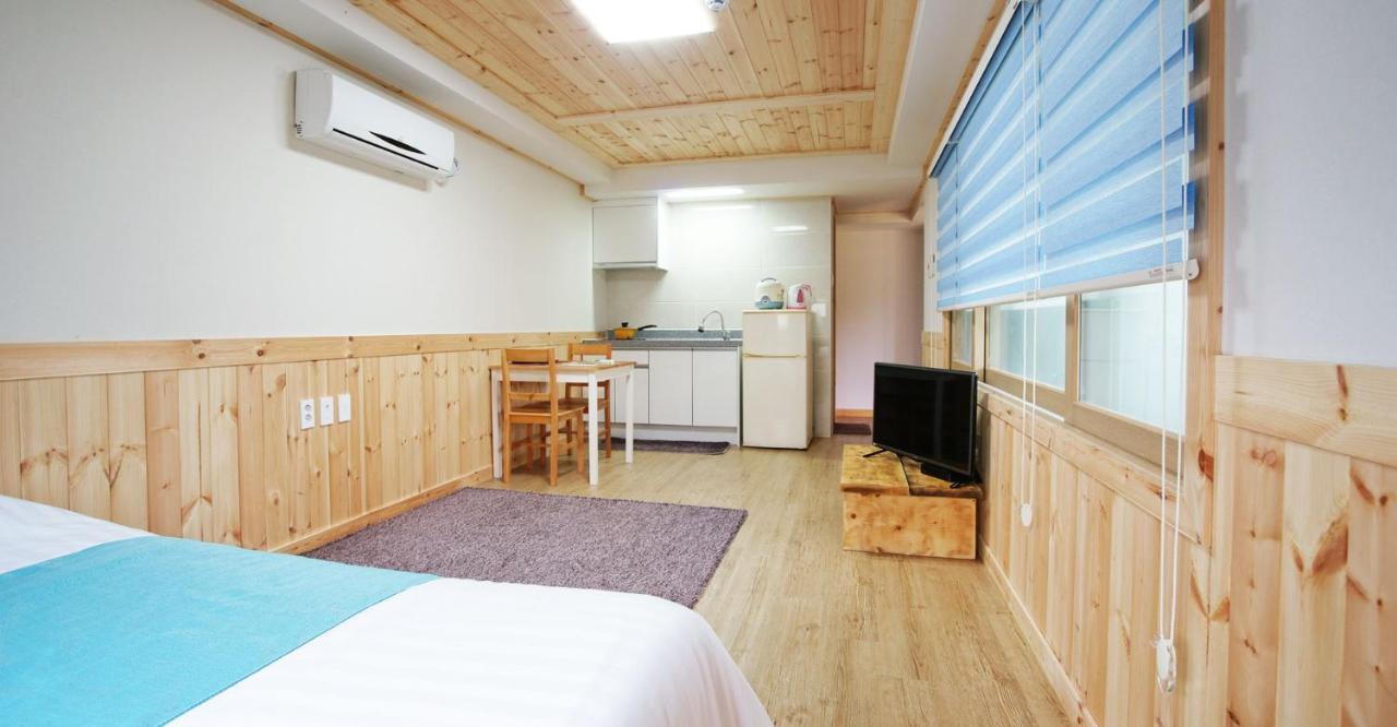 Gotjawal Geomunoreum Pension Jeju Buitenkant foto