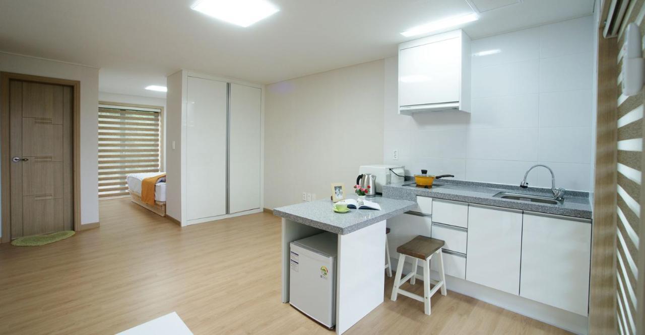 Gotjawal Geomunoreum Pension Jeju Buitenkant foto