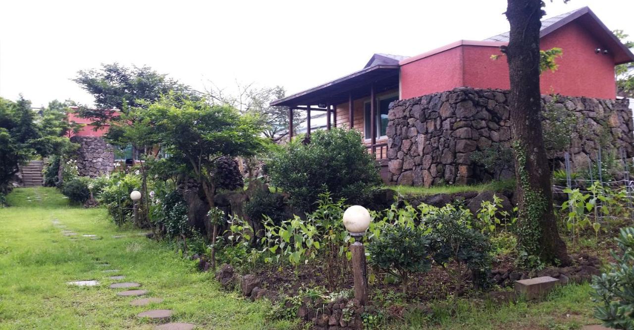 Gotjawal Geomunoreum Pension Jeju Buitenkant foto
