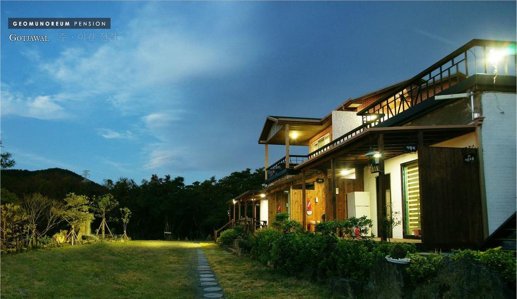 Gotjawal Geomunoreum Pension Jeju Buitenkant foto