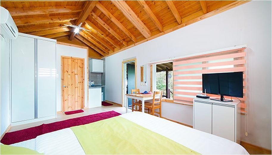 Gotjawal Geomunoreum Pension Jeju Buitenkant foto