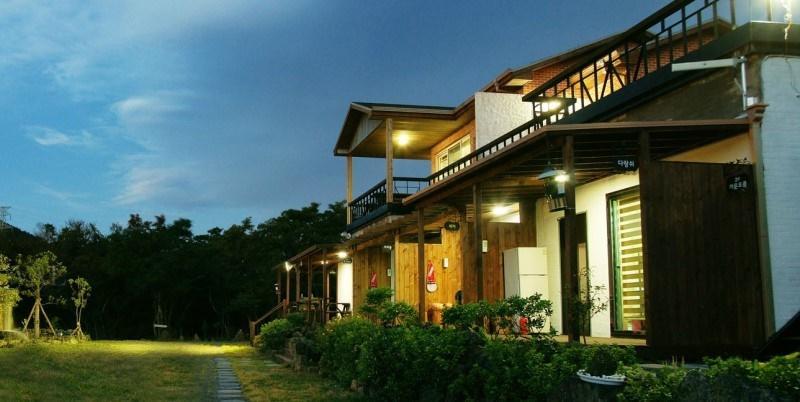 Gotjawal Geomunoreum Pension Jeju Buitenkant foto