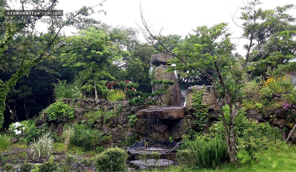 Gotjawal Geomunoreum Pension Jeju Buitenkant foto