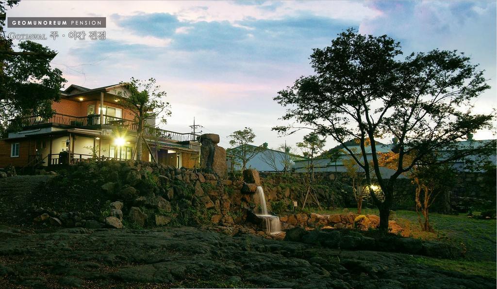 Gotjawal Geomunoreum Pension Jeju Buitenkant foto
