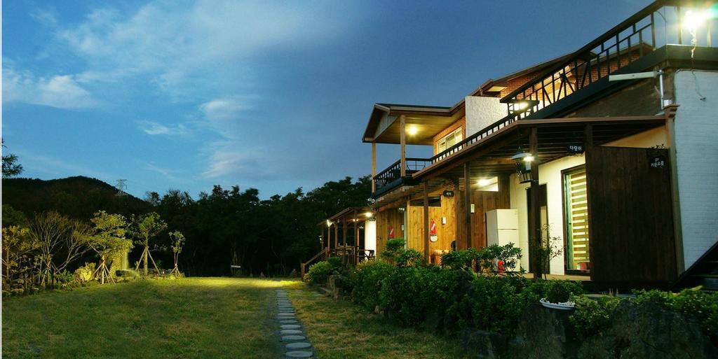 Gotjawal Geomunoreum Pension Jeju Buitenkant foto