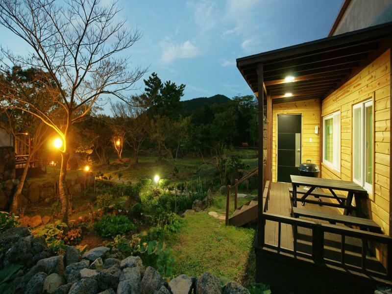 Gotjawal Geomunoreum Pension Jeju Buitenkant foto