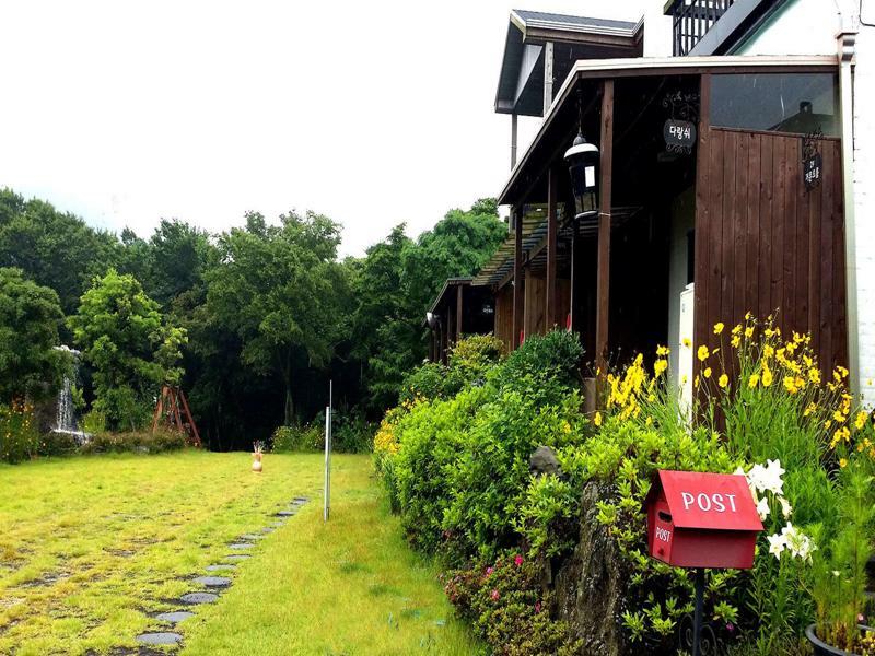 Gotjawal Geomunoreum Pension Jeju Buitenkant foto