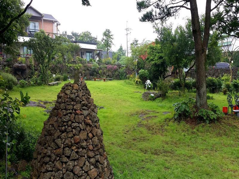 Gotjawal Geomunoreum Pension Jeju Buitenkant foto